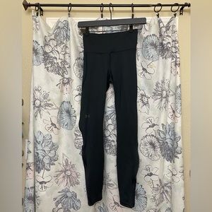 Under Armour Women’s Compression Black Leggings!
